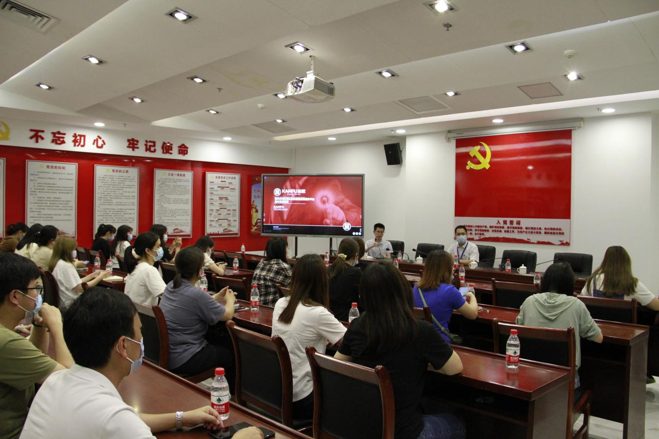 大亚湾区召开政府服务自助机专题培训会